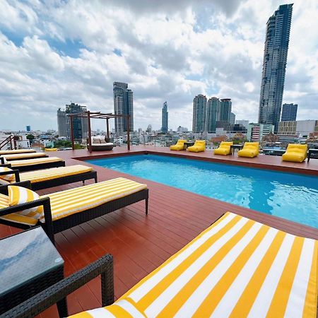 Miloft Sathorn Hotel - Sha Plus Certified Bangkok Zewnętrze zdjęcie Rooftop pool at the hotel