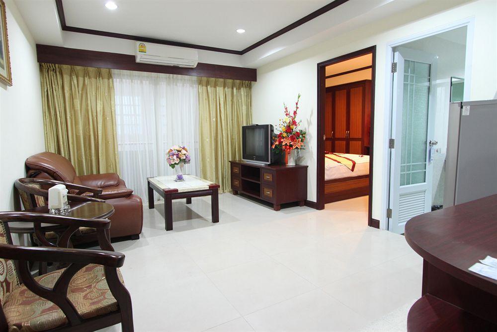 Miloft Sathorn Hotel - Sha Plus Certified Bangkok Zewnętrze zdjęcie A typical suite