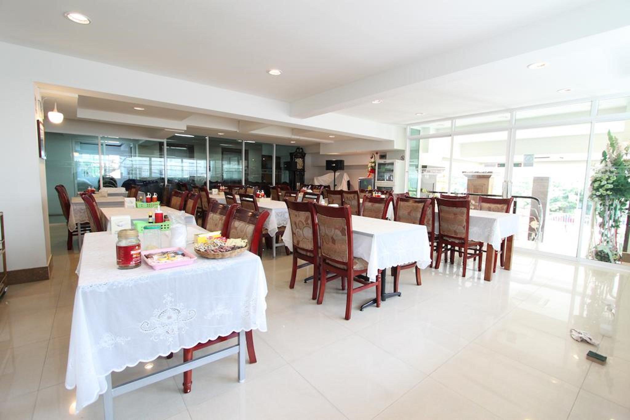 Miloft Sathorn Hotel - Sha Plus Certified Bangkok Zewnętrze zdjęcie The dining room