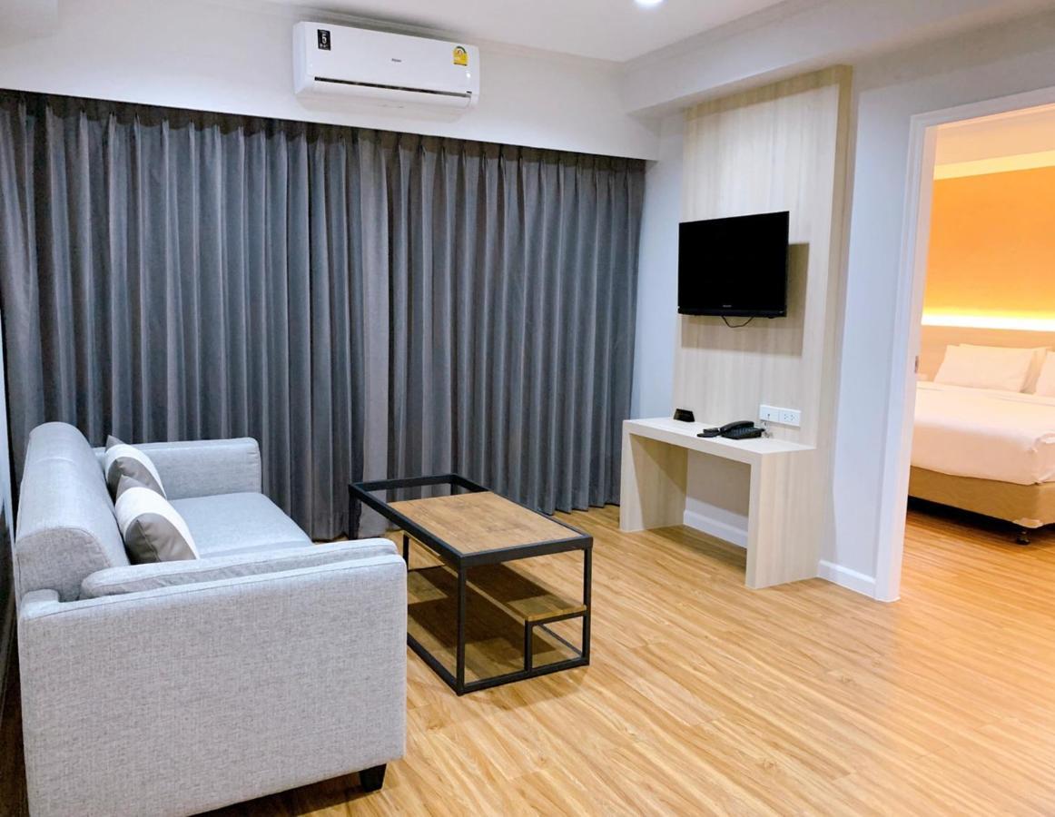 Miloft Sathorn Hotel - Sha Plus Certified Bangkok Zewnętrze zdjęcie Living room