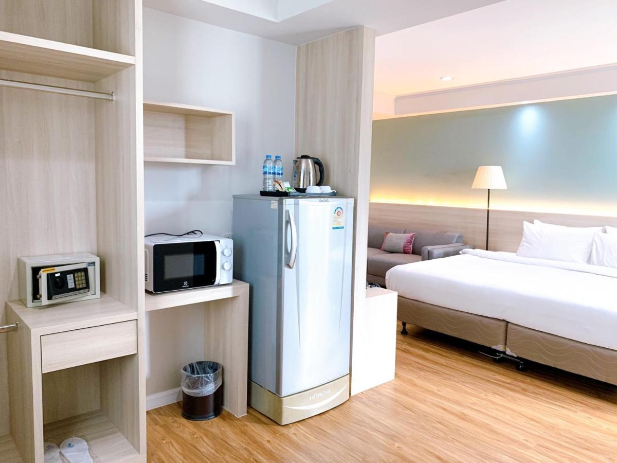 Miloft Sathorn Hotel - Sha Plus Certified Bangkok Zewnętrze zdjęcie A typical studio apartment