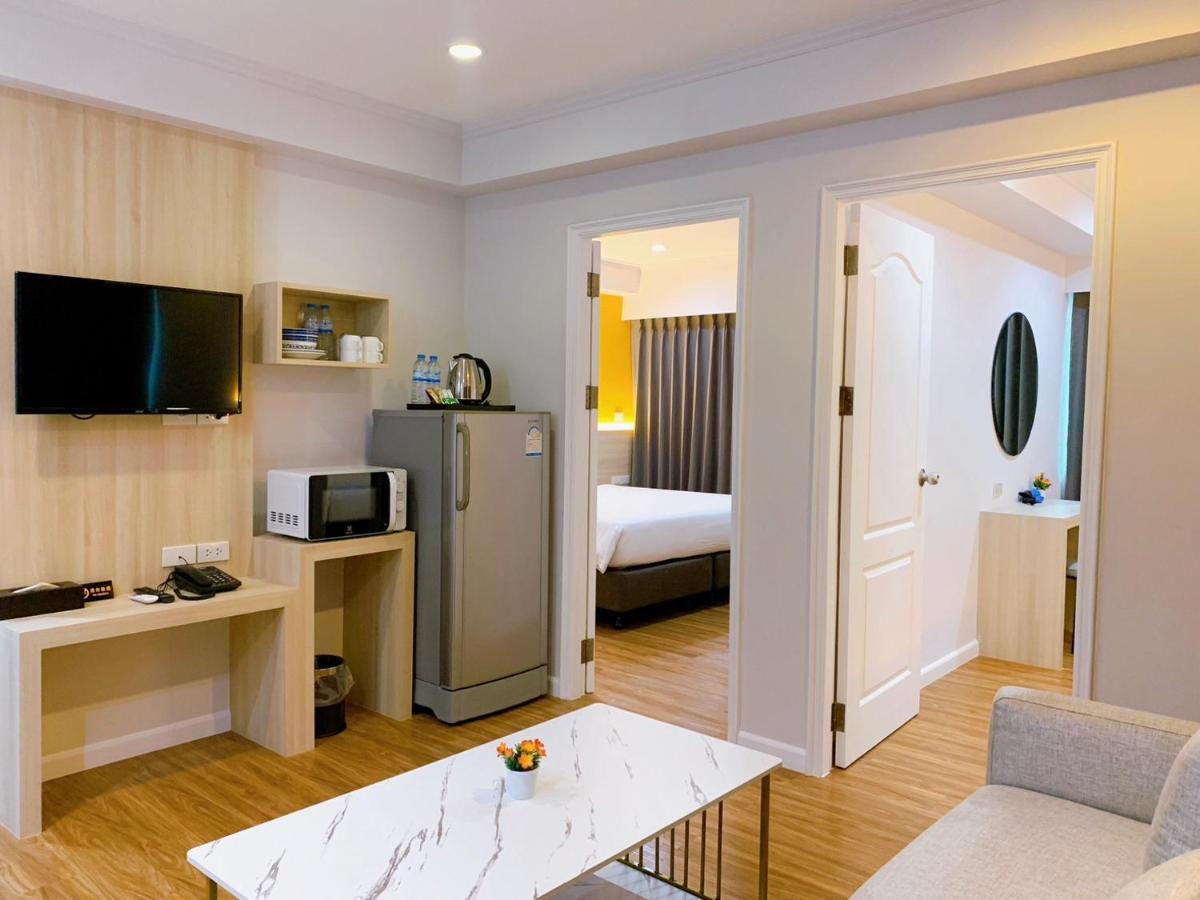 Miloft Sathorn Hotel - Sha Plus Certified Bangkok Zewnętrze zdjęcie A typical hotel room