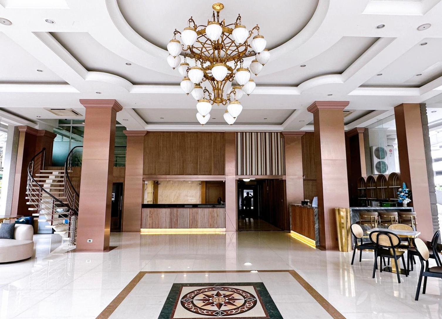 Miloft Sathorn Hotel - Sha Plus Certified Bangkok Zewnętrze zdjęcie Lobby