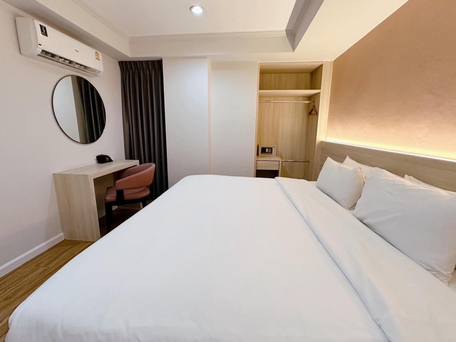 Miloft Sathorn Hotel - Sha Plus Certified Bangkok Zewnętrze zdjęcie Deluxe Room